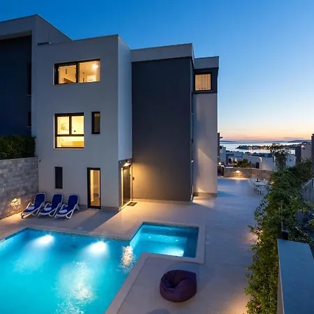 Bed and Breakfast Superior In Gastrovilla Le'tini Luxury With Pool Ποντστράνα