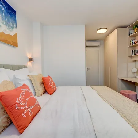 Superior In Gastrovilla Le'tini Luxury With Pool Bed and Breakfast