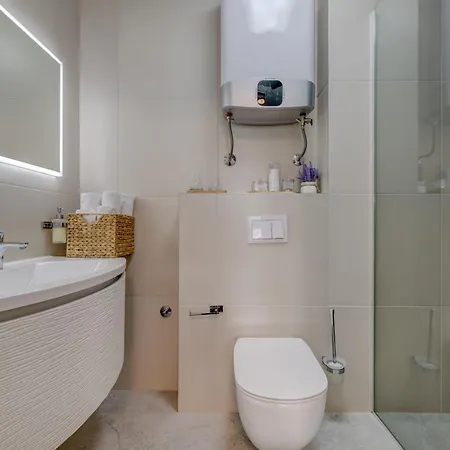 Superior In Gastrovilla Le'tini Luxury With Pool 4* Ποντστράνα