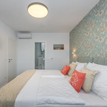 Bed and Breakfast Superior In Gastrovilla Le'tini Luxury With Pool