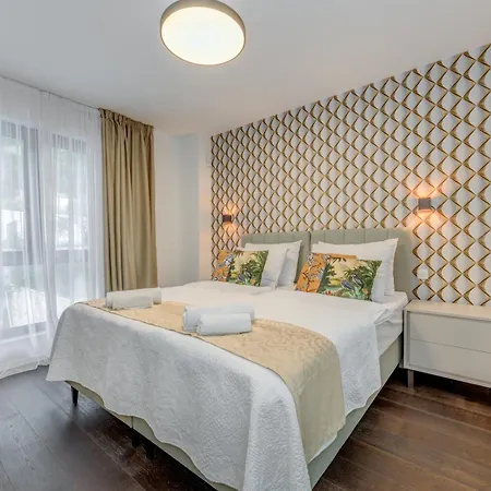 Superior In Gastrovilla Le'tini Luxury With Pool Bed and Breakfast