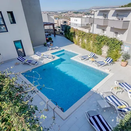 Superior In Gastrovilla Le'tini Luxury With Pool Podstrana