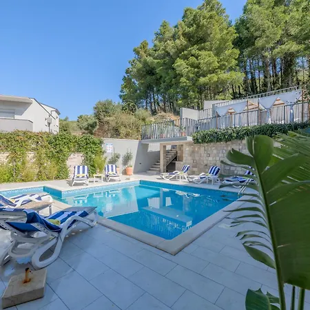 Superior In Gastrovilla Le'tini Luxury With Pool Alojamento de Acomodação e Pequeno-almoço