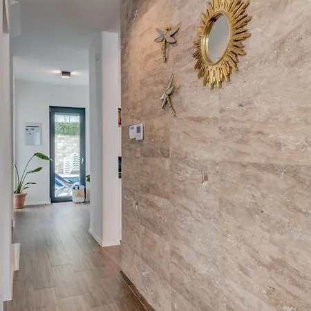Bed and Breakfast Superior In Gastrovilla Le'tini Luxury With Pool Ποντστράνα