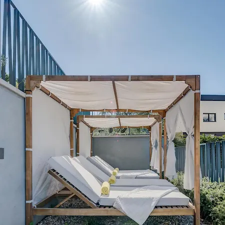 Alojamento de Acomodação e Pequeno-almoço Superior In Gastrovilla Le'tini Luxury With Pool Podstrana
