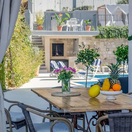 Superior In Gastrovilla Le'tini Luxury With Pool